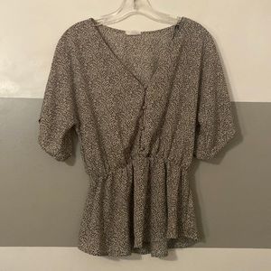 Cute patterned flowy blouse! (M)